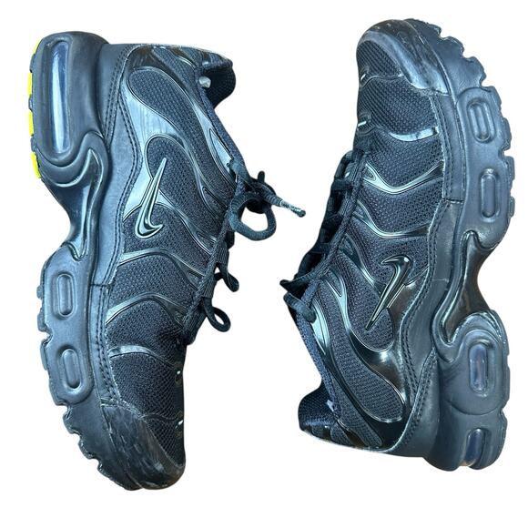 Nike Air Max Plus Little Kids' Shoes (CD0610-001, Black/Black-Black) Size 3Y - Picture 6 of 16